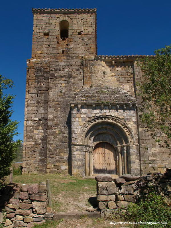 PORTADA EN MURO SUR Y TORRE-CAMPANARIO